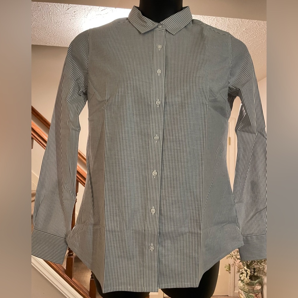 NWT Cutter & Buck Women’s Button-up Long-Sleeved Top - Size Large
